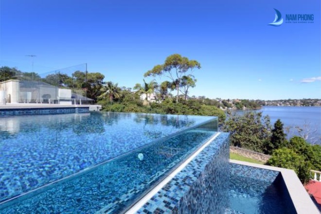 Vách kính cho bể bơi khu nghỉ dưỡng cao cấp