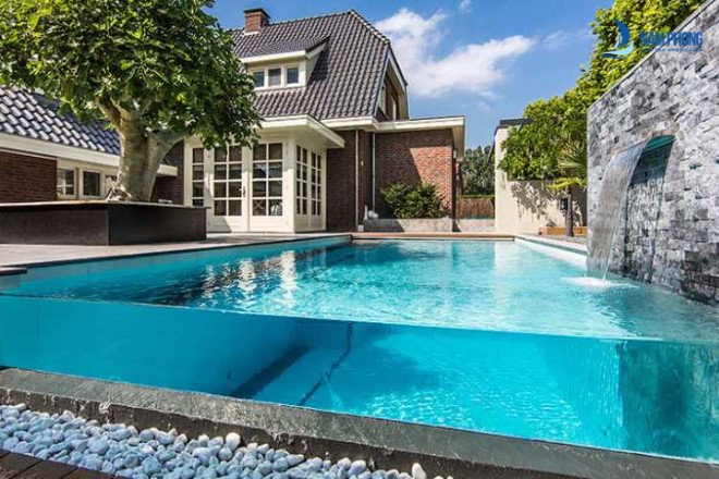 Vách kính cho bể bơi thiết kế hiện đại