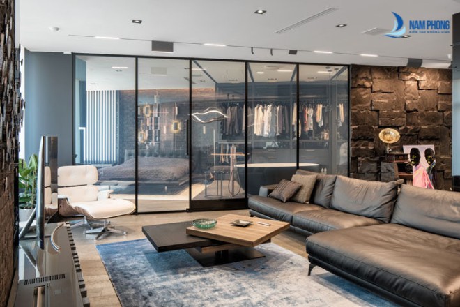 Vách kính phòng khách đẹp cho gia đình