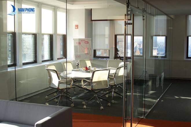 Vách kính văn phòng thiết kế hiện đại
