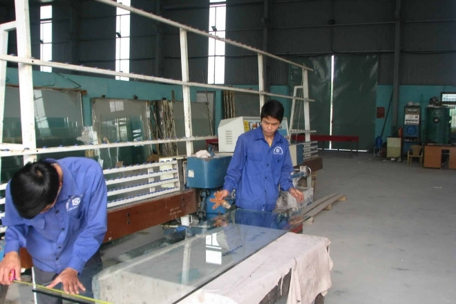 Hướng dẫn các bước cắt kính cường lực đúng kỹ thuật