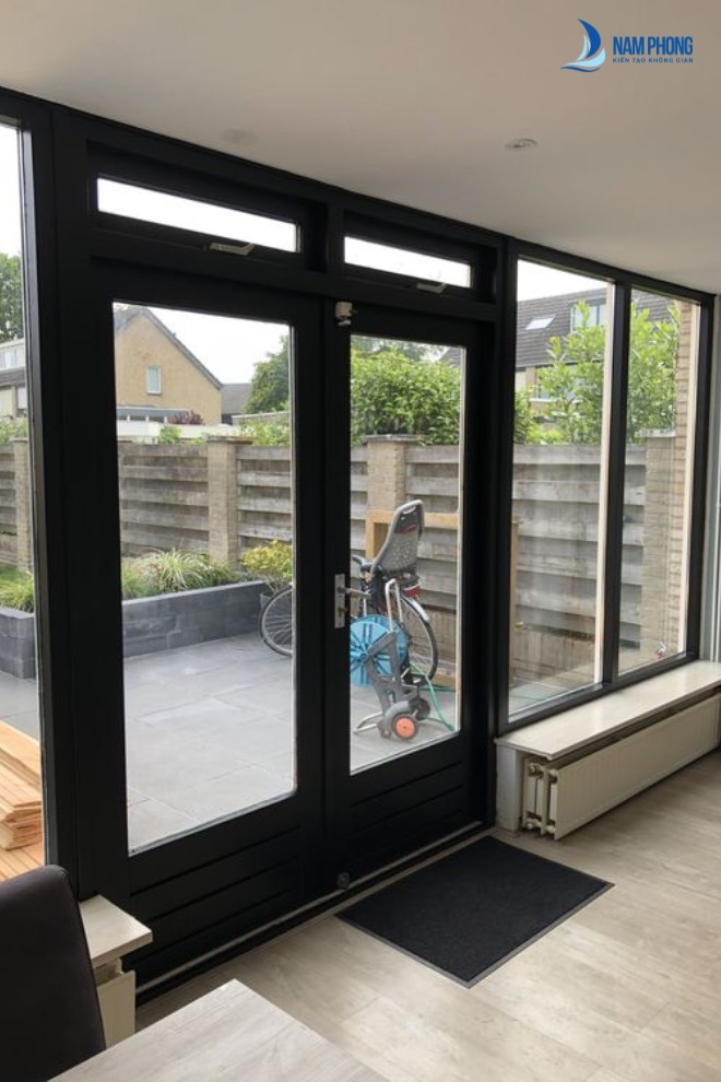 Ứng dụng của nhôm hệ 63 kết hợp phụ kiện làm cửa phòng khách