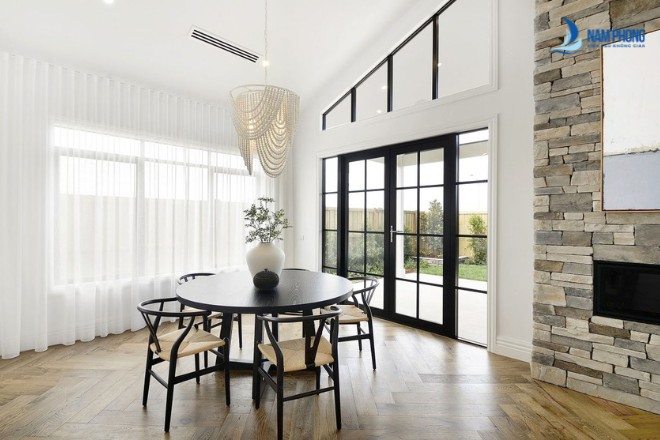 Vì sao nên lắp đặt kích thước khuôn cửa nhôm kính theo phong thủy?