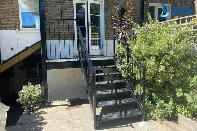 Mẫu cầu thang nghệ thuật cho không gian ngoài trời