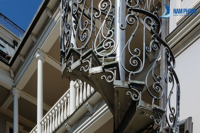 Mẫu cầu thang xoắn ốc thiết kế sáng tạo