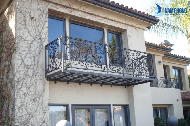 Mẫu lan can ban công sắt mỹ thuật đẹp được ưa chuộng