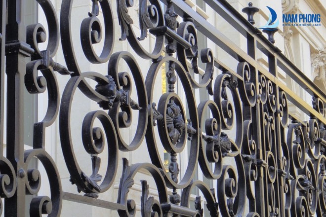 Tổng Hợp 25+ Mẫu Lan Can Ban Công Sắt CNC Hiện Đại, Đẹp Nhất Mẫu lan can ban công thiết kế sang trọng