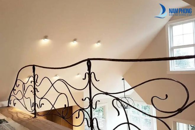 Mẫu lan can sắt uốn với hoa văn lá cây cực độc lạ cho ngôi nhà