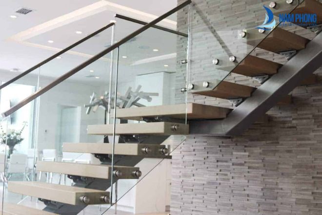 Quy trình lắp đặt lan can kính cường lực chuẩn