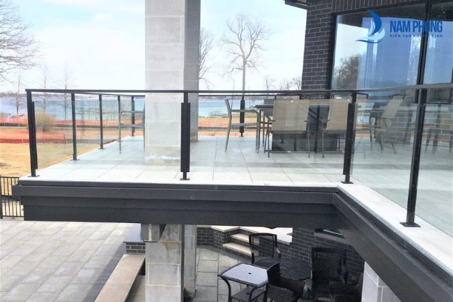 Những loại lan can kính cường lực đẹp phổ biến