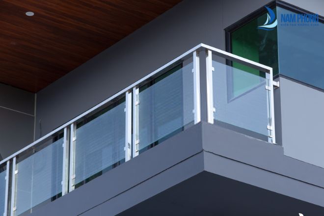 Đặc điểm nổi bật của lan can kính cường lực