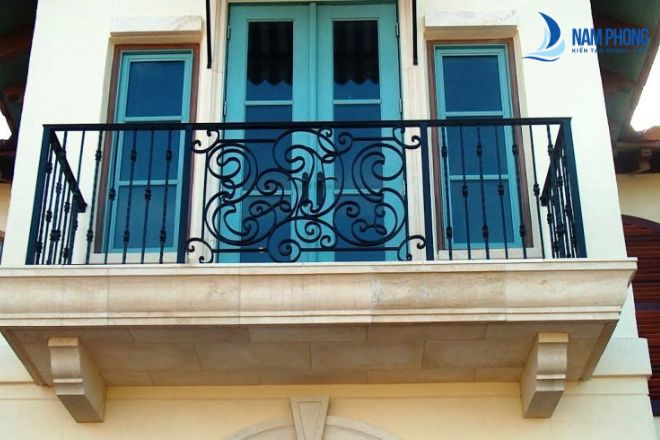 Mẫu lan can ban công sắt đúc tinh tế