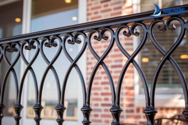 Mẫu lan can ban công kiểu cổ điển châu Âu sang trọng