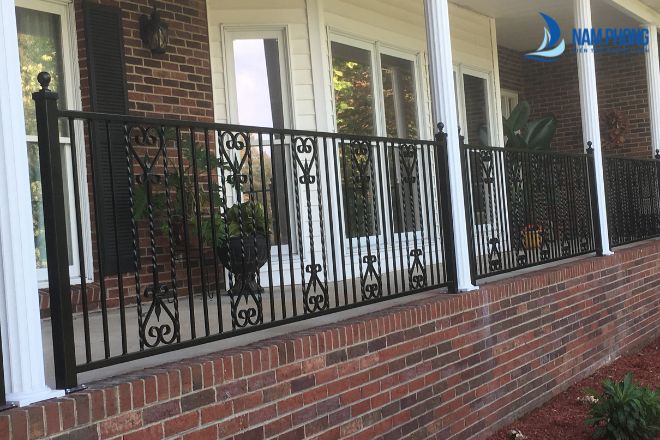 Tại sao nên lựa chọn Nam Phong Glass thi công lan can sắt