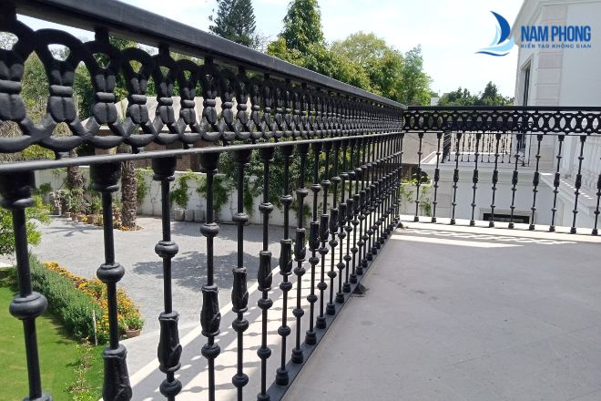 Mẫu lan can ban công kiểu dáng đẹp độc lạ