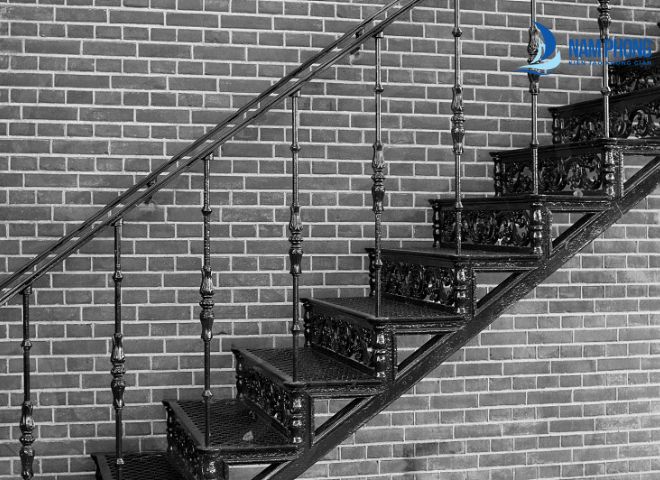 Cách chia bậc cầu thang sắt chữ L