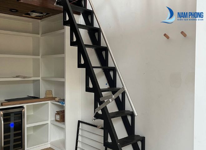 Mẫu cầu thang kiểu dáng xoắn ốc thiết kế hiện đại, phong cách