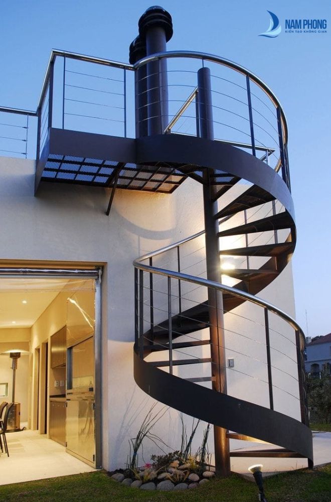 Mẫu cầu thang xoắn ốc với đường uốn cong mềm mại