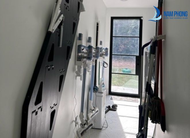 Mẫu cầu thang sắt gấp gọn cho không gian nhỏ giúp tiết kiệm diện tích