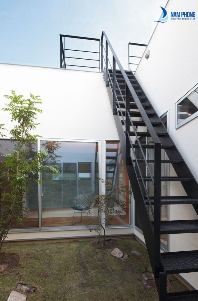 Mẫu cầu thang sắt hộp thiết kế vững chắc có độ bền cao