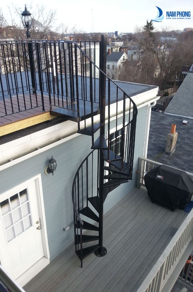 Mẫu cầu thang sắt nghệ thuật kiểu sáng xoắn ốc cực độc đáo