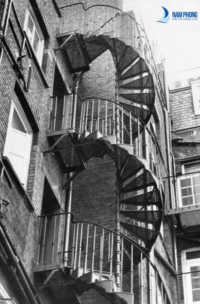 Mẫu cầu thang sắt thoát hiểm xoắn ốc thiết kế an toàn nhất cho người sử dụng