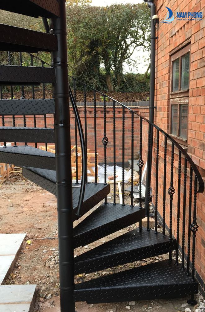 Mẫu cầu thang xoắn ốc có kiểu dáng sang trọng giúp đảm bảo an toàn tốt nhất