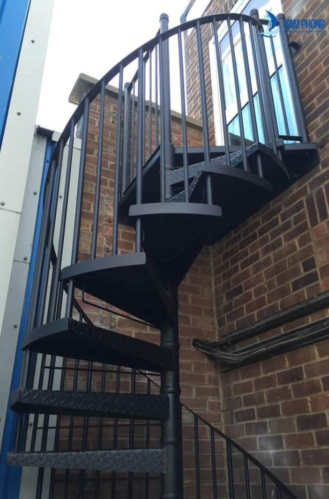 Mẫu cầu thang xoắn ốc có kiểu dáng sang trọng giúp đảm bảo an toàn tốt nhất