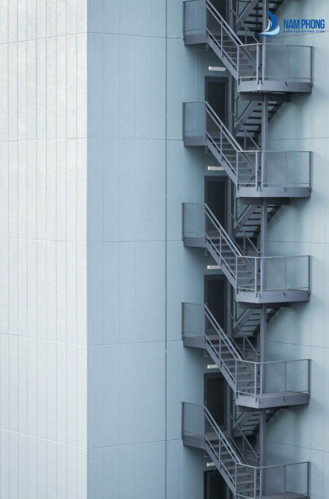 Mẫu cầu thang xương cá kiểu dáng đơn giản tiết kiệm chi phí