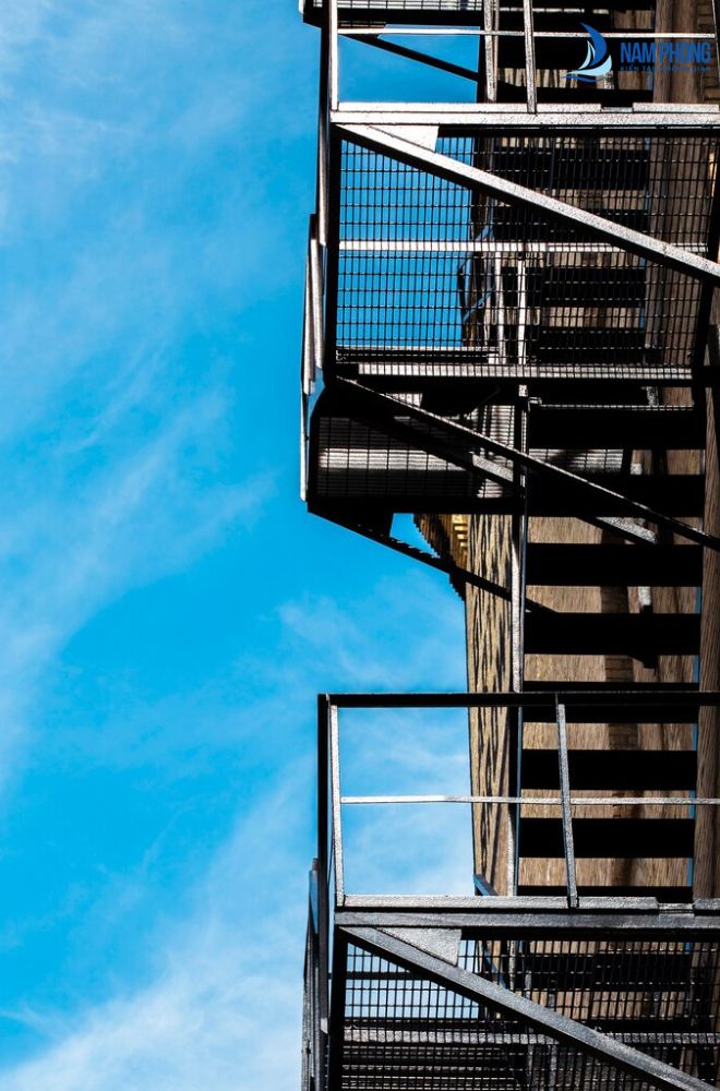 Mẫu cầu thang xương cá giúp đảm bảo an toàn khi thoát hiểm