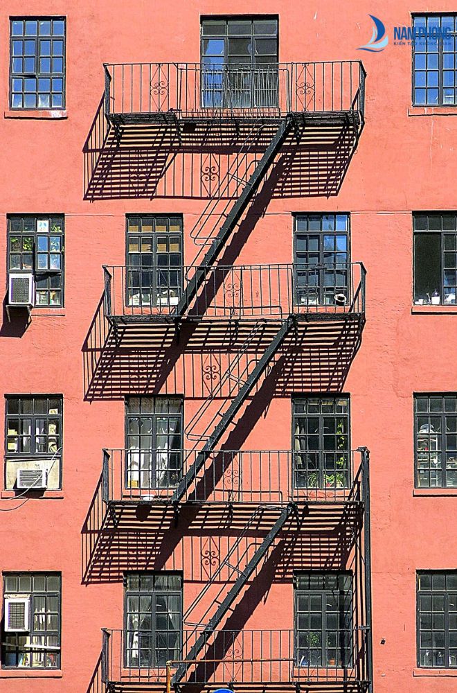 Mẫu cầu thang xương cá giúp thoát hiểm nhanh chóng trong nhiều tình huống