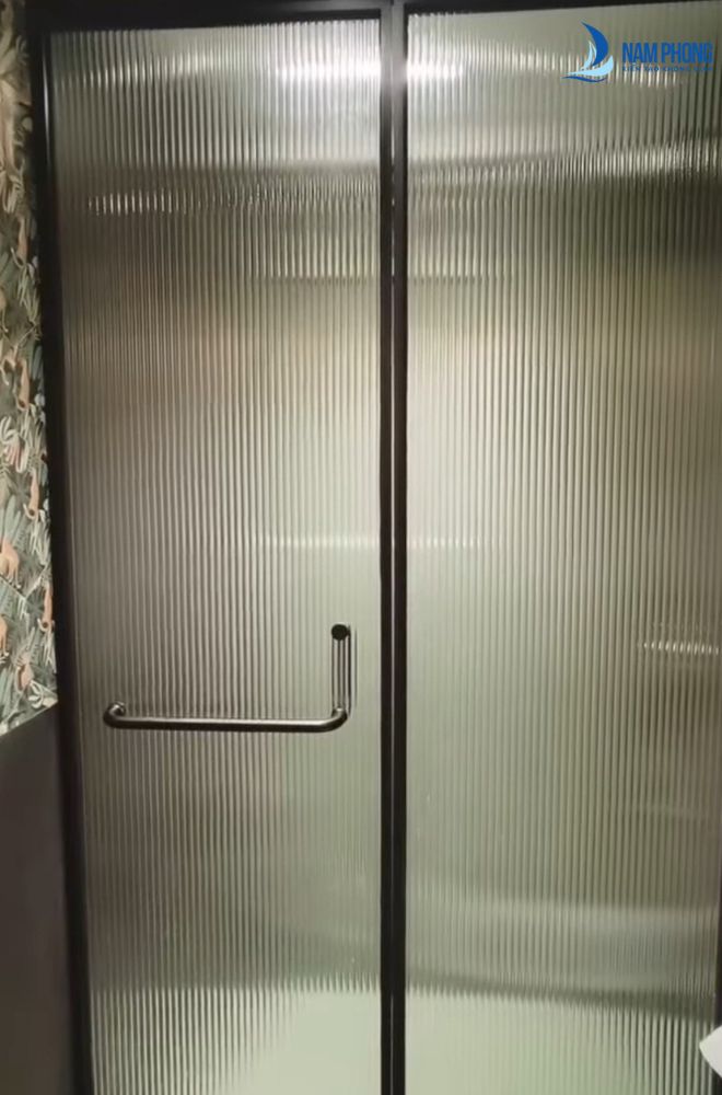 Mẫu cửa kính sọc có khả năng chịu lực cực tốt