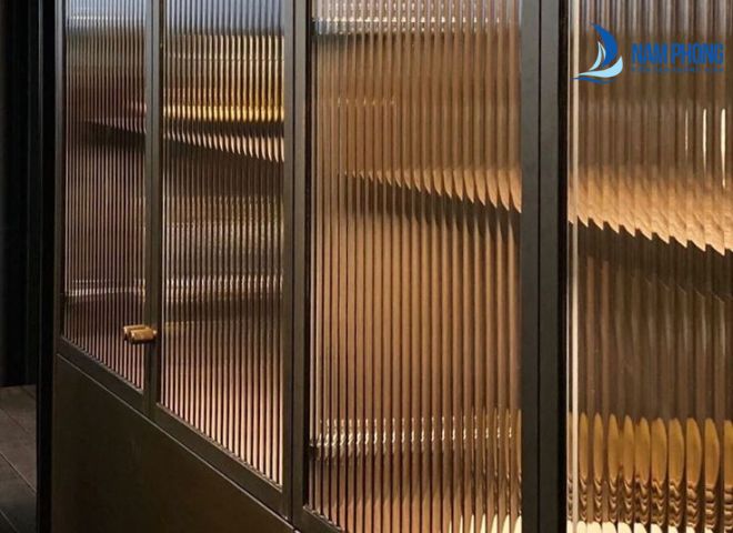 Ứng dụng kính sọc như thế nào?