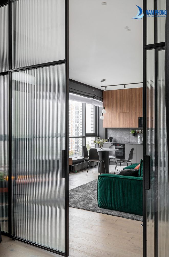 Mẫu cửa kính sọc 2 cánh cho phòng khách