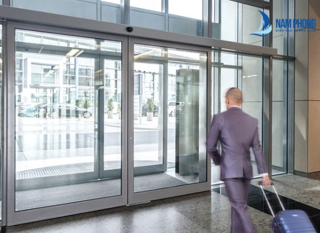 Mẫu cửa cánh lùa tự động đóng mở cho tòa văn phòng