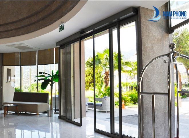 Mẫu cửa cánh lùa tự động đóng mở lắp đặt trong khách sạn