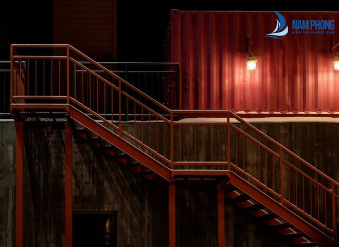 Mẫu trụ cầu thang hình vuông cho lối thoát hiểm trong các trường hợp khẩn cấp