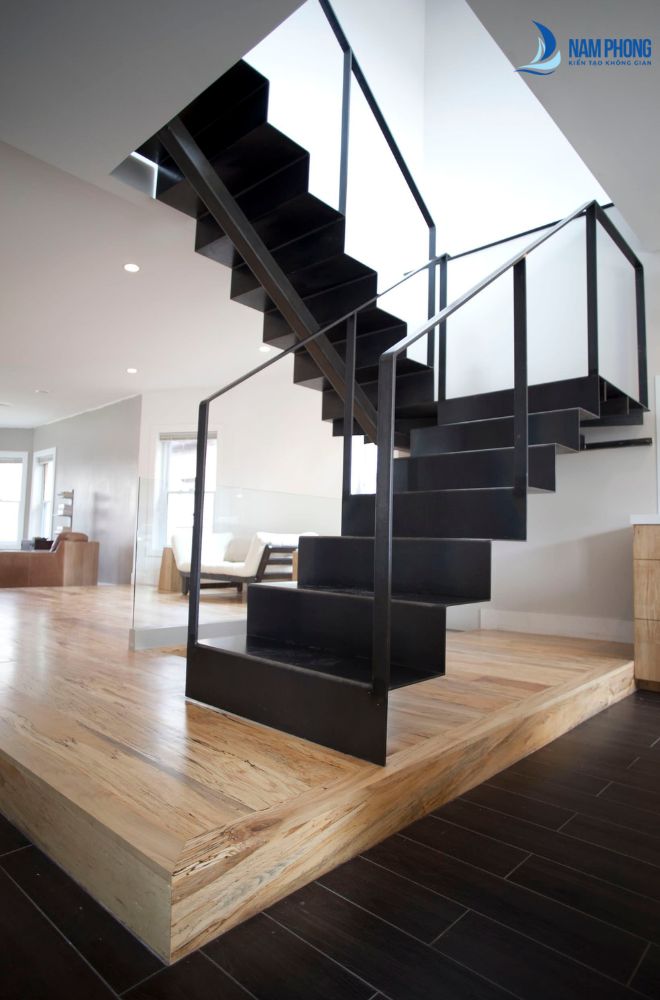 Tiêu chuẩn kích thước trụ cầu thang sắt là bao nhiêu?