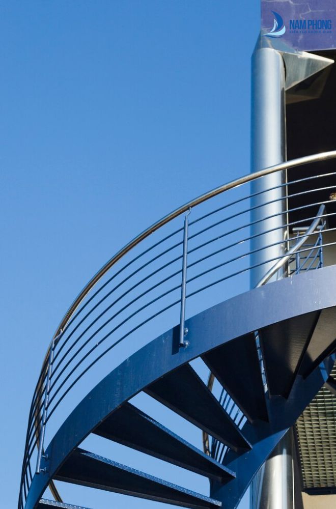 Mẫu trụ tròn cầu thang xoắn ốc được lắp đặt phổ biến hiện nay