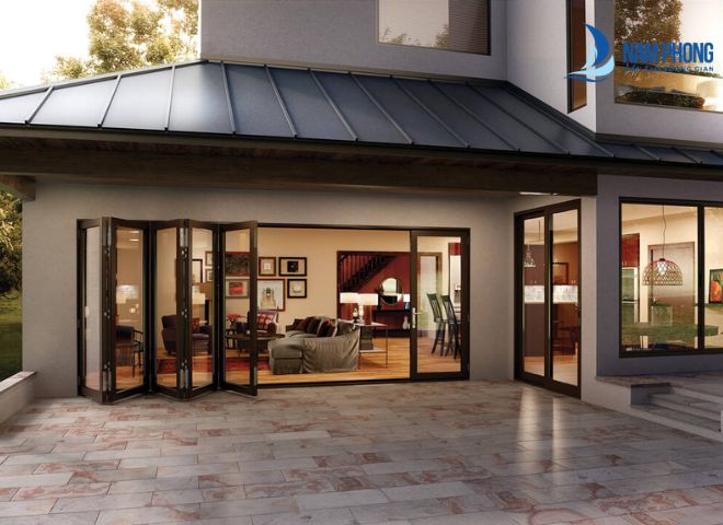 Một số lưu ý khi lắp đặt cửa kính cường lực mắt thần