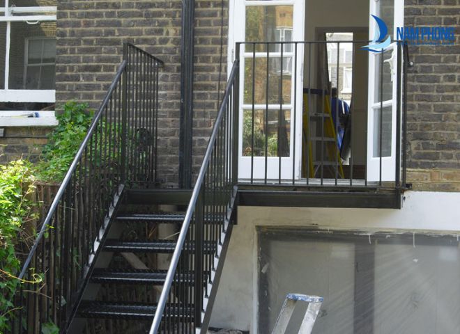 Ưu điểm khi lựa chọn cầu thang sắt sơn tĩnh điện