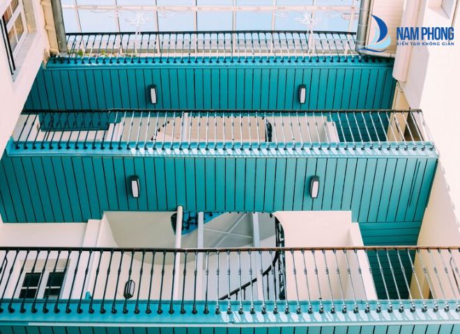 Vì sao cần tuân thủ tiêu chuẩn chiều cao lan can ban công?