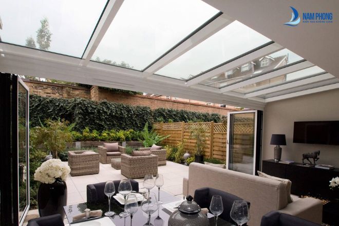 Lưu ý khi thi công mái kính nhà biệt thự cần biết