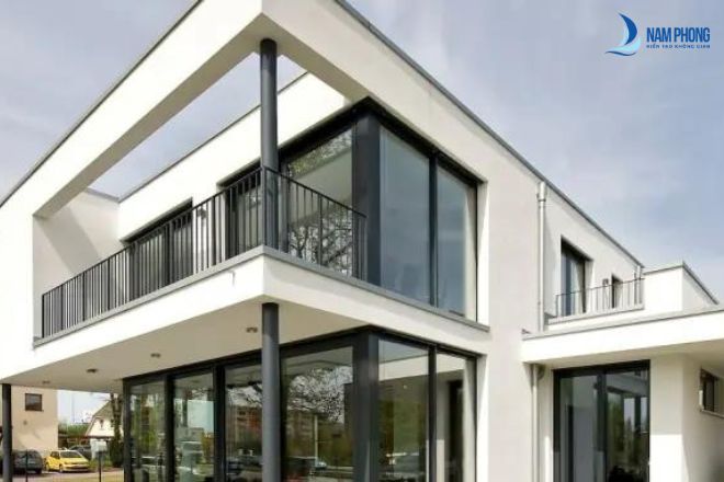 Tại sao nên lắp đặt mái kính cho nhà biệt thự?