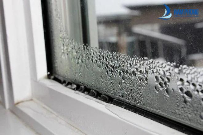 Nguyên nhân và ảnh hưởng của cửa kính bị hấp hơi nước