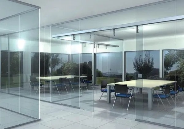 Cửa kính cường lực ngày càng được sử dụng phổ biến trong các công trình