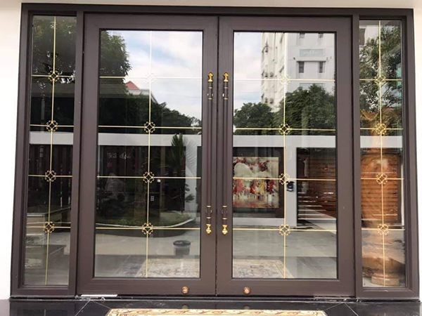 Cửa kính cường lực được ứng dụng rộng rãi trong nhiều không gian