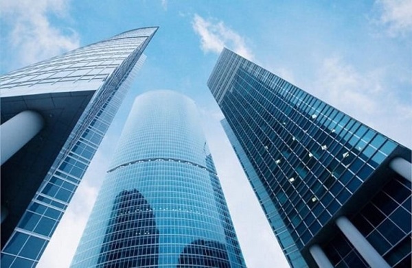 Lắp đặt kính cường lực cho tòa nhà cao tầng cao cấp