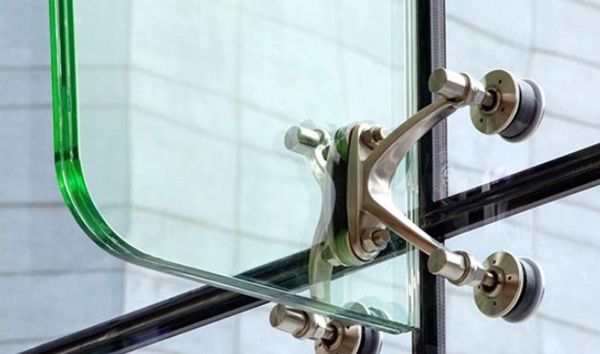 Phụ kiện kính cường lực gồm những gì? Công dụng & bảng giá tham khảo phu-kien-kinh-cuong-luc-1