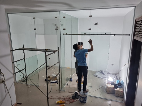 Đo sai kích thước kính thi công kính cường lực